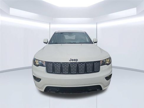 Used 2022 Jeep Grand Cherokee Laredo X AWD/4WD image 9
