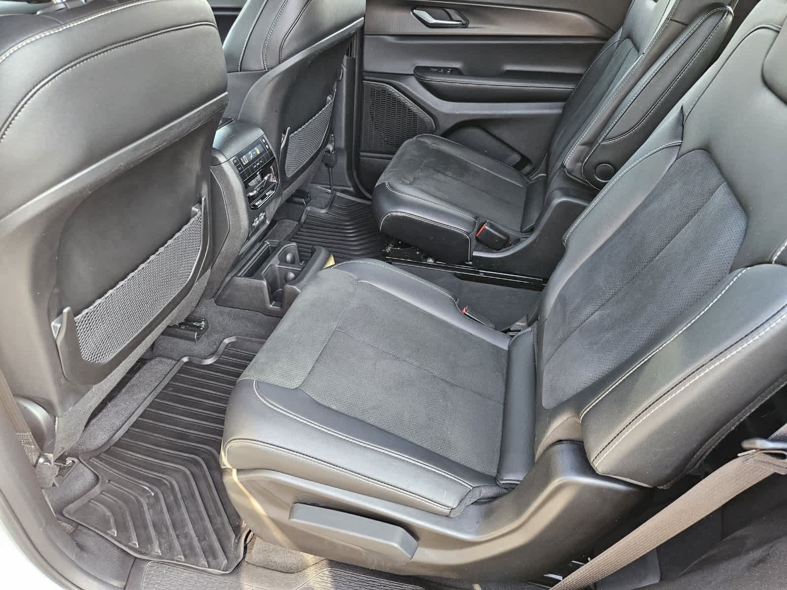 Used 2025 Jeep Grand Cherokee L Altitude RWD image 27