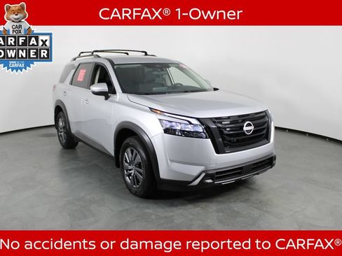 Certified 2025 Nissan Pathfinder SV w/ Black Appearance Package FWD image 5