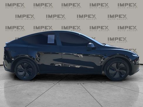 Used 2026 Tesla Model Y Long Range RWD image 6