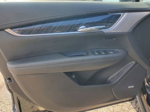 Certified 2022 Cadillac XT6 Premium Luxury AWD/4WD image 11