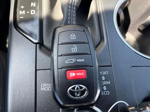 Used 2025 Toyota Highlander XSE AWD/4WD image 21