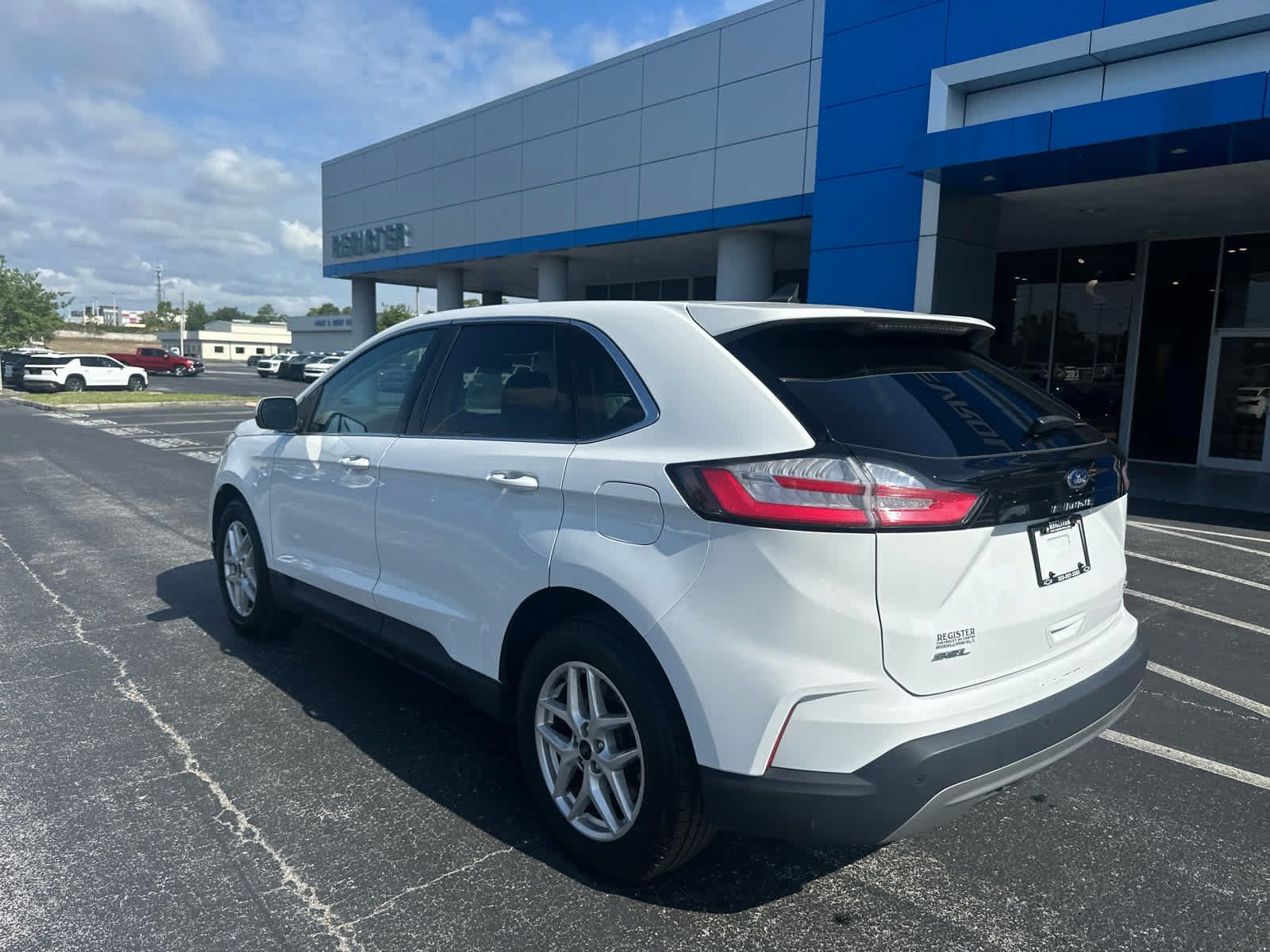 Used 2024 Ford Edge SEL AWD/4WD image 3