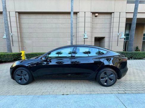 Used 2023 Tesla Model 3 Standard Range image 8