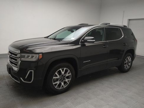 Used 2020 GMC Acadia SLT w/ Premium Package FWD image 2