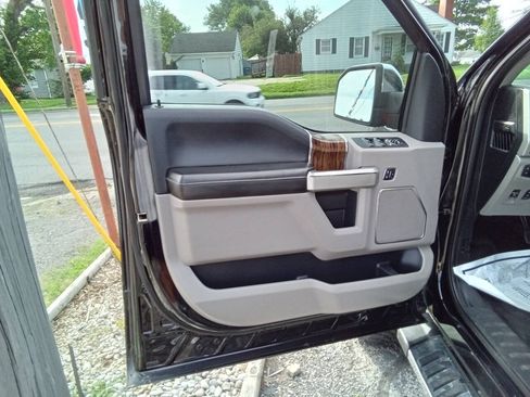 Used 2018 Ford F150 Lariat w/ Equipment Group 502A Luxury AWD/4WD image 11