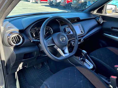 Used 2020 Nissan Kicks SR image 17