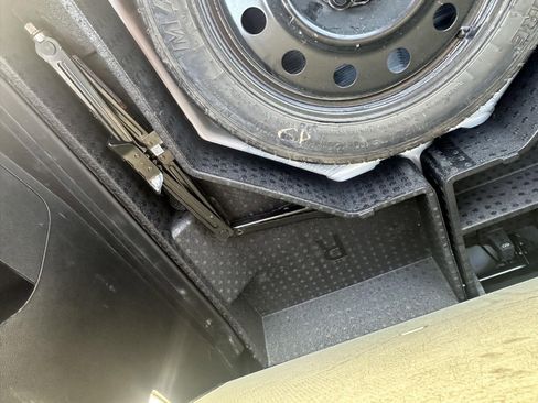 Used 2024 Ford Edge SEL image 9