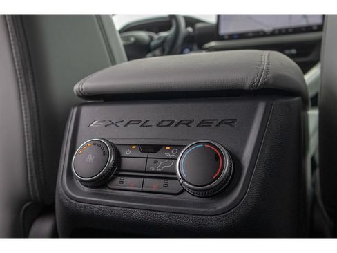 Used 2025 Ford Explorer Platinum w/ Ultimate Package AWD/4WD image 13