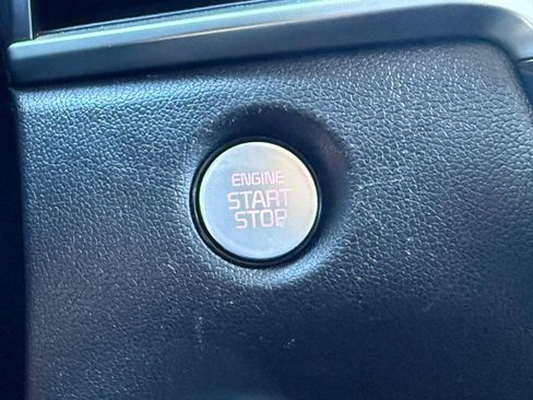 Used 2024 Kia Sorento S image 18