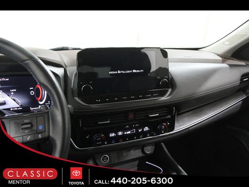 Used 2023 Nissan Rogue Platinum w/ Platinum Premium Package image 9