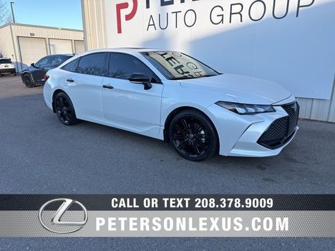 Used 2022 Toyota Avalon XSE image 1