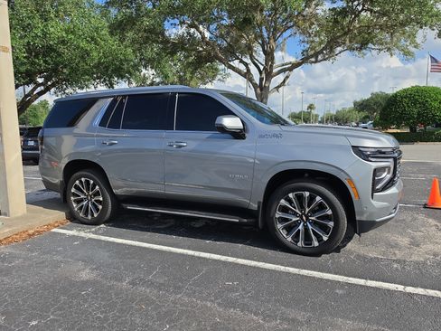 Used 2025 Chevrolet Tahoe High Country AWD/4WD image 2
