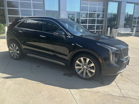 Used 2020 Cadillac XT4 Premium Luxury AWD/4WD image 2