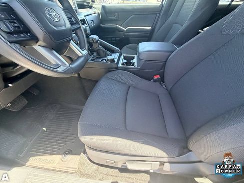 Used 2025 Toyota 4Runner SR5 AWD/4WD image 15