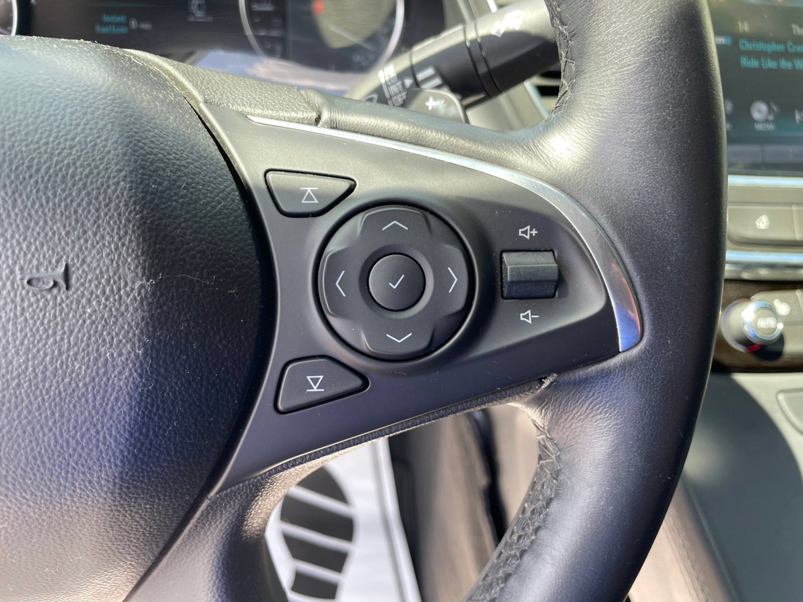 Used 2017 Buick LaCrosse Essence w/ Sun and Shade Package FWD image 19