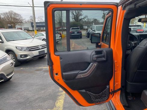 Used 2013 Jeep Wrangler Unlimited Sahara image 10