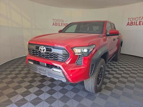 Certified 2025 Toyota Tacoma TRD Off-Road AWD/4WD image 1