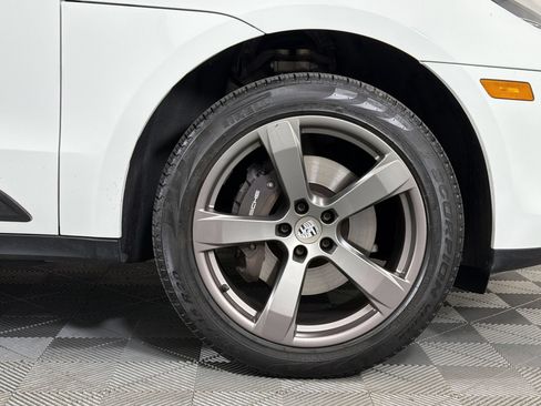 Certified 2023 Porsche Macan AWD/4WD image 15