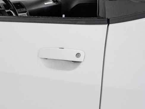 Used 2013 Dodge Challenger SXT image 29