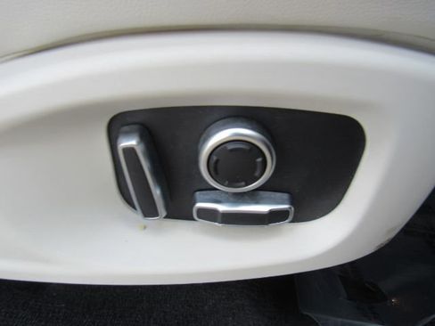 Used 2022 Jaguar E-PACE SE image 20