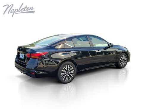 Used 2025 Nissan Altima 2.5 SV FWD image 6