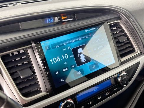 Used 2019 Toyota Highlander XLE image 13