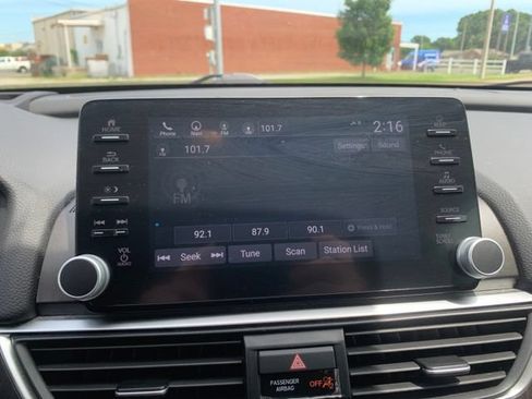 Used 2018 Honda Accord Touring image 20