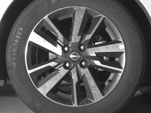 Used 2025 Nissan Versa SV image 13