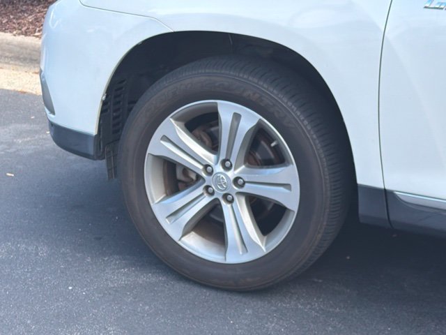 Used 2011 Toyota Highlander Limited w/ Tow Pkg AWD/4WD image 2