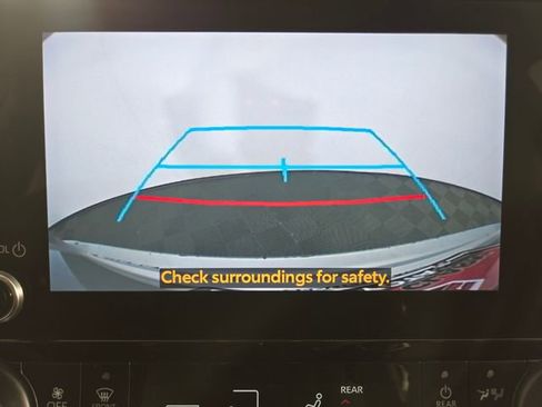 Used 2024 Toyota Highlander LE image 20