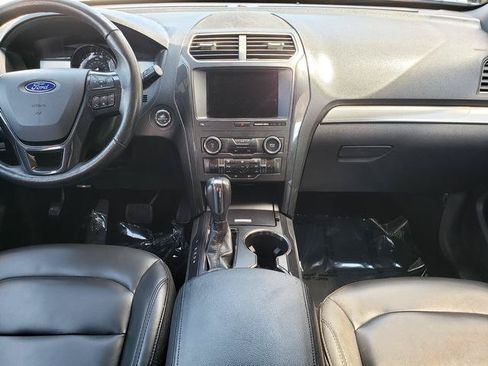 Used 2019 Ford Explorer XLT w/ Equipment Group 202A AWD/4WD image 14