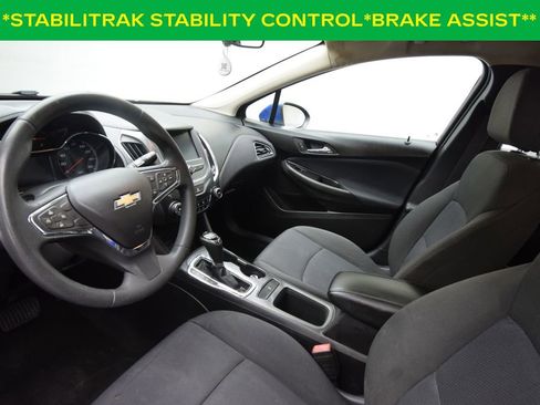 Used 2017 Chevrolet Cruze LT w/ Convenience Package image 8