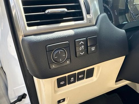 Certified 2020 Lexus GX 460 Premium w/ Premium Package AWD/4WD image 13