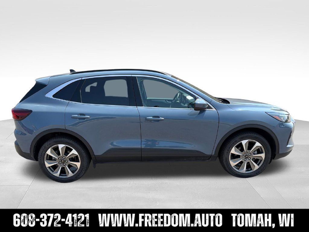Used 2025 Ford Escape Platinum AWD/4WD image 6
