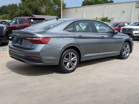 Used 2024 Volkswagen Jetta SE FWD image 6