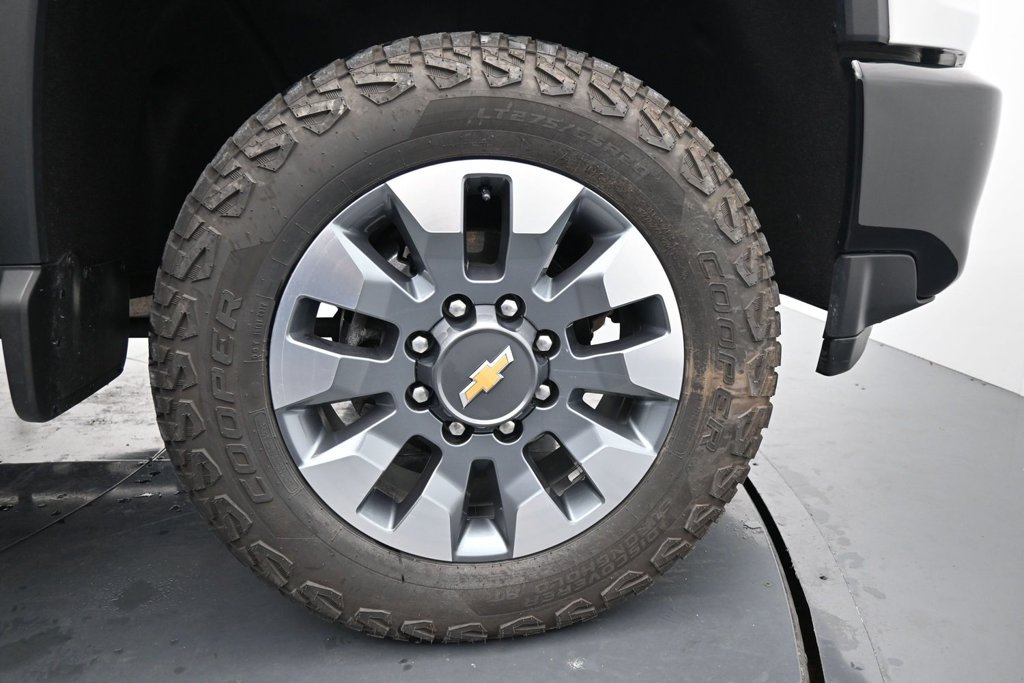 Used 2022 Chevrolet Silverado 2500 Custom w/ Custom Value Package AWD/4WD image 11