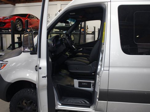 Used 2020 Mercedes-Benz Sprinter 2500 image 28