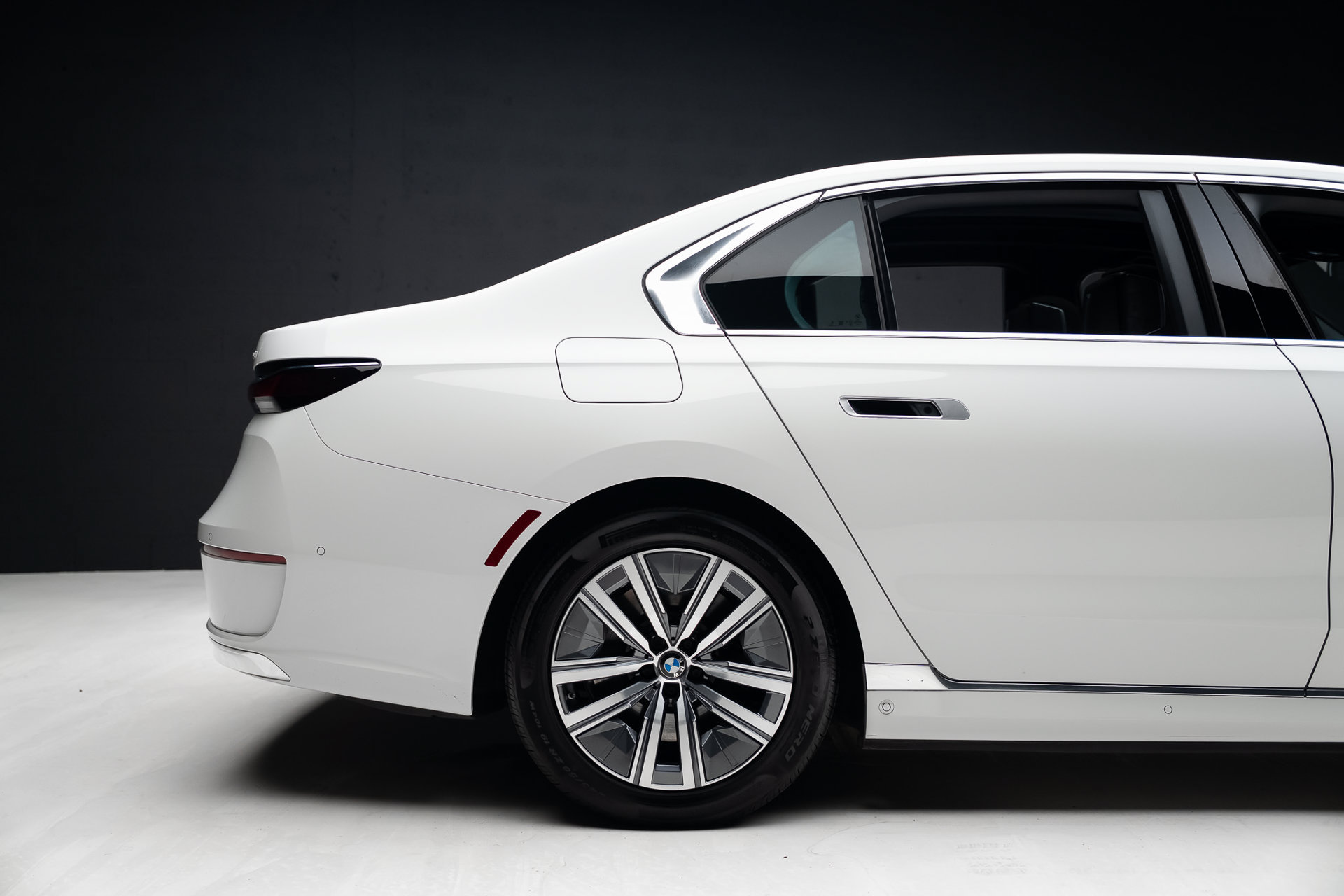 Used 2024 BMW i7 eDrive50 w/ Executive Package RWD image 36