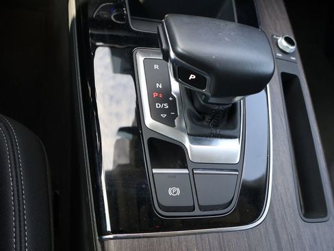 Used 2022 Audi Q5 2.0T Premium w/ Convenience Package image 38