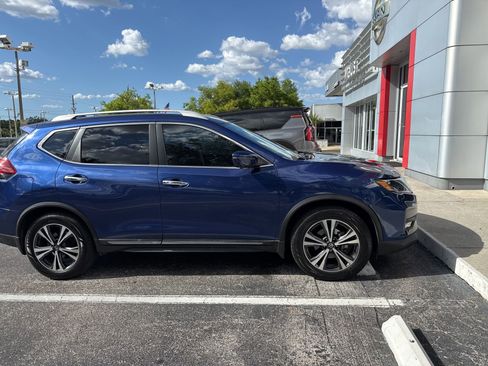 Used 2018 Nissan Rogue SL image 3