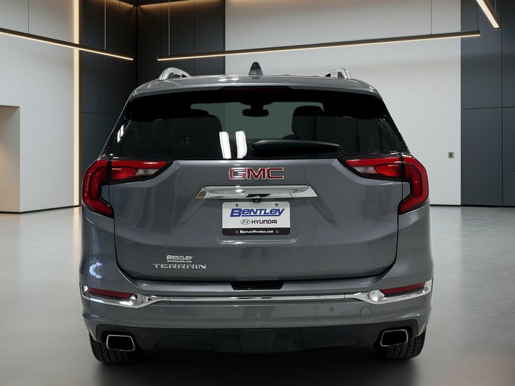 Used 2020 GMC Terrain Denali w/ Denali Premium Package FWD image 5