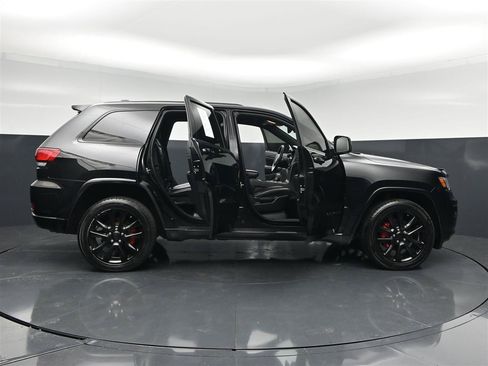 Used 2017 Jeep Grand Cherokee Altitude AWD/4WD image 39