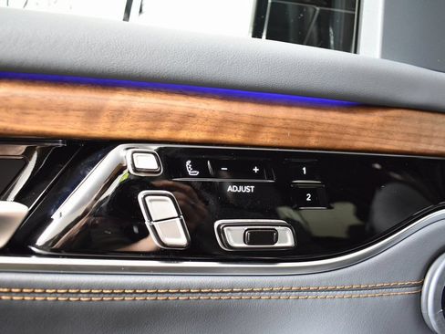 Used 2022 Jeep Grand Wagoneer Series II AWD/4WD image 26