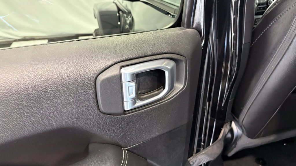 Used 2021 Jeep Wrangler Unlimited Sahara w/ Uconnect 4C Nav & Sound Group AWD/4WD image 19
