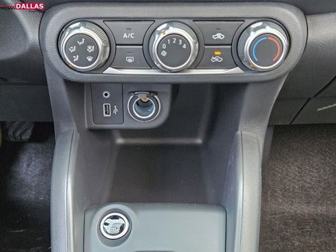 New 2025 Nissan Kicks Play S image 15