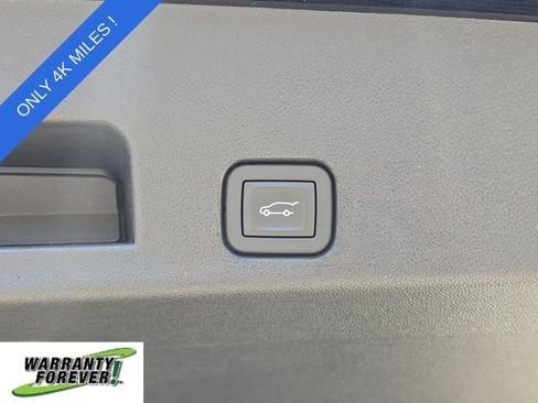 Used 2026 Chevrolet Traverse LT FWD image 8
