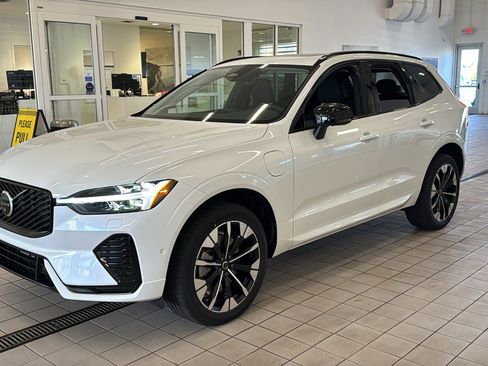 New 2026 Volvo XC60 T8 Plus w/ Climate Package AWD/4WD image 9