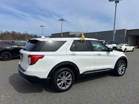 Certified 2023 Ford Explorer XLT w/ Equipment Group 202A AWD/4WD image 5
