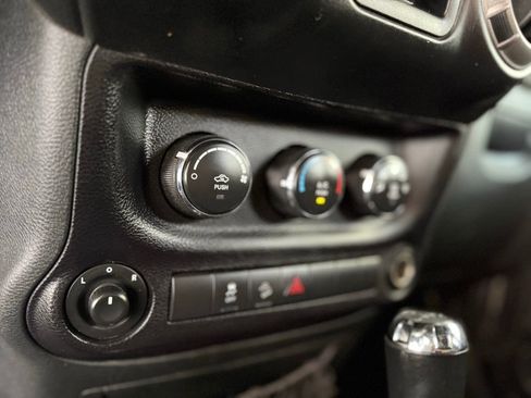 Used 2018 Jeep Wrangler Unlimited Sport S image 30